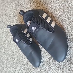 Adidas contestant pro ultralight M5.5, W7 (taekwondo, kickboxing, martial arts)